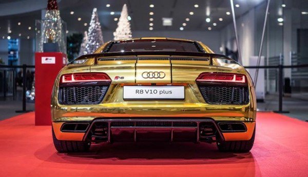 MyGlamourMag's tweet photo. A gold Audi R8 https://t.co/gRgyh8GAja @AudiBENL @Audi_Online #AudiR8 #exclusivecars #audisport #gold @Audi https://t.co/AaffZ4ns5u