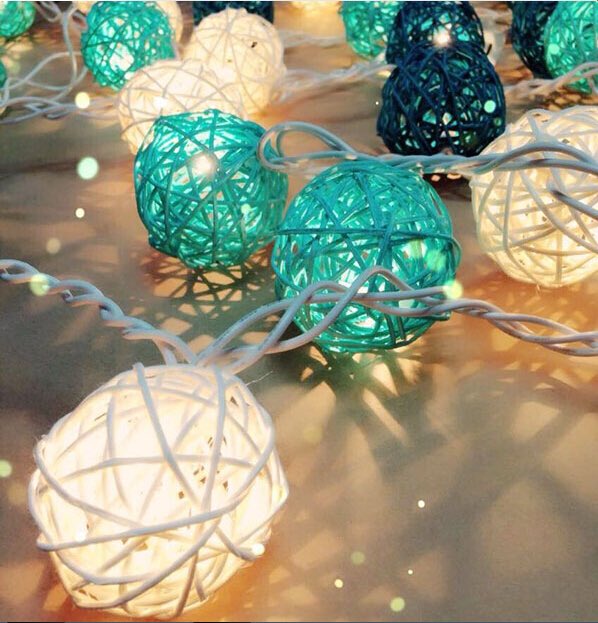 LedonArchi's tweet photo. Ledon augura a tutti un buon Natale e un felice anno nuovo!💡 #christmas #newyear #led #ledon #light https://t.co/Ql0YdzWnzd