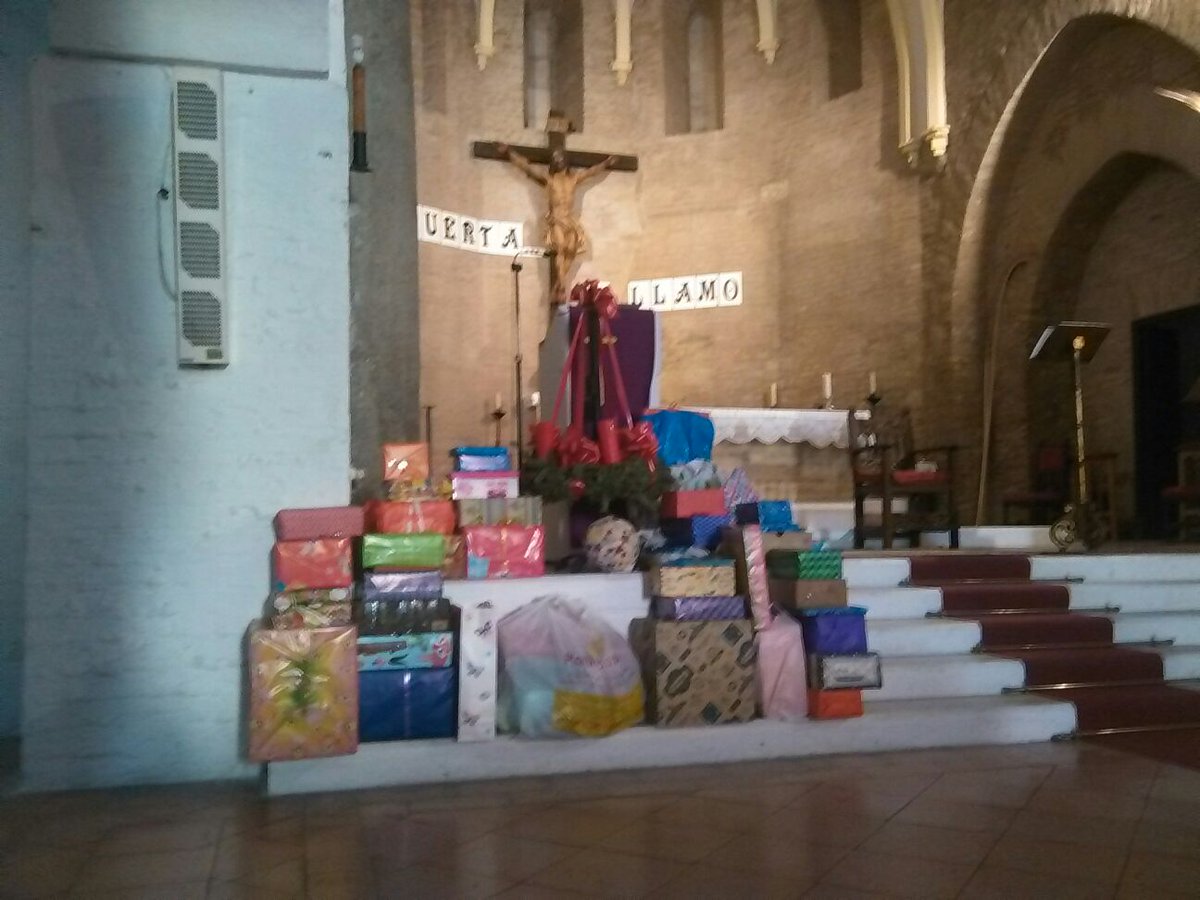 Parrosanmarcos's tweet photo. Alumnos del colegio Huerta de Santa Marina han traído durante ayer y hoy juguetes para los niños más necesitados https://t.co/BxaouPNal9
