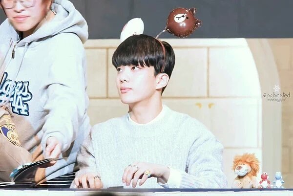 chillkpop's tweet photo. [89] b.a.p youngjae aesthetic https://t.co/AKZlGRM88e