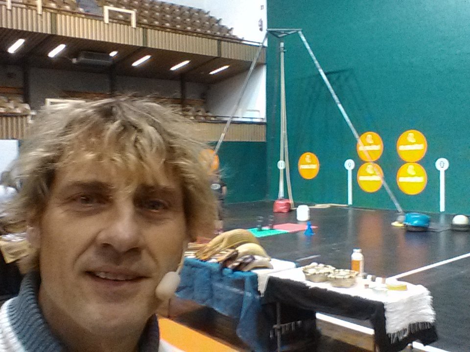 JulianIantzi1's tweet photo. Hoy presentación para Euskaltel en el Astelena de Eibar. Su red comercial se va a llevar más de una sorpresa!! jaja. https://t.co/ExHX2N41ls