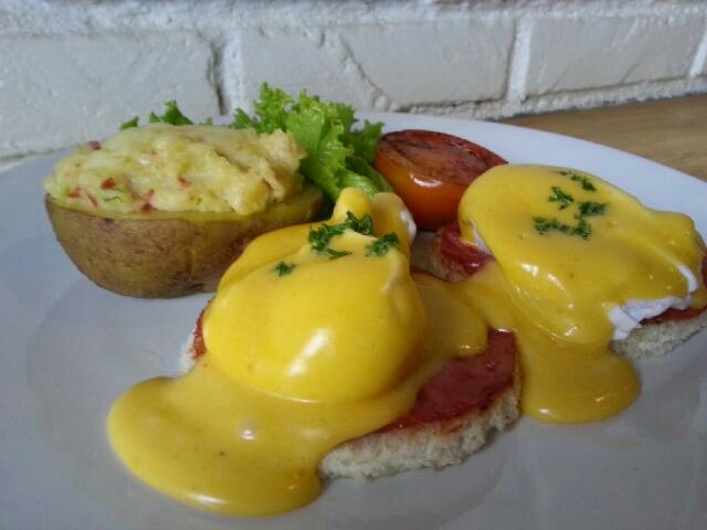 egg benedicts