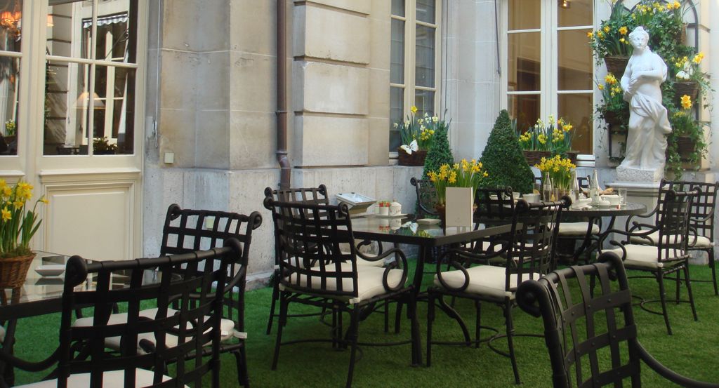 gazonIAG's tweet photo. Gazon artificiel pour restaurants. #gazonsynthetique

https://t.co/LFdcH6ag3W https://t.co/c1wfM841F5