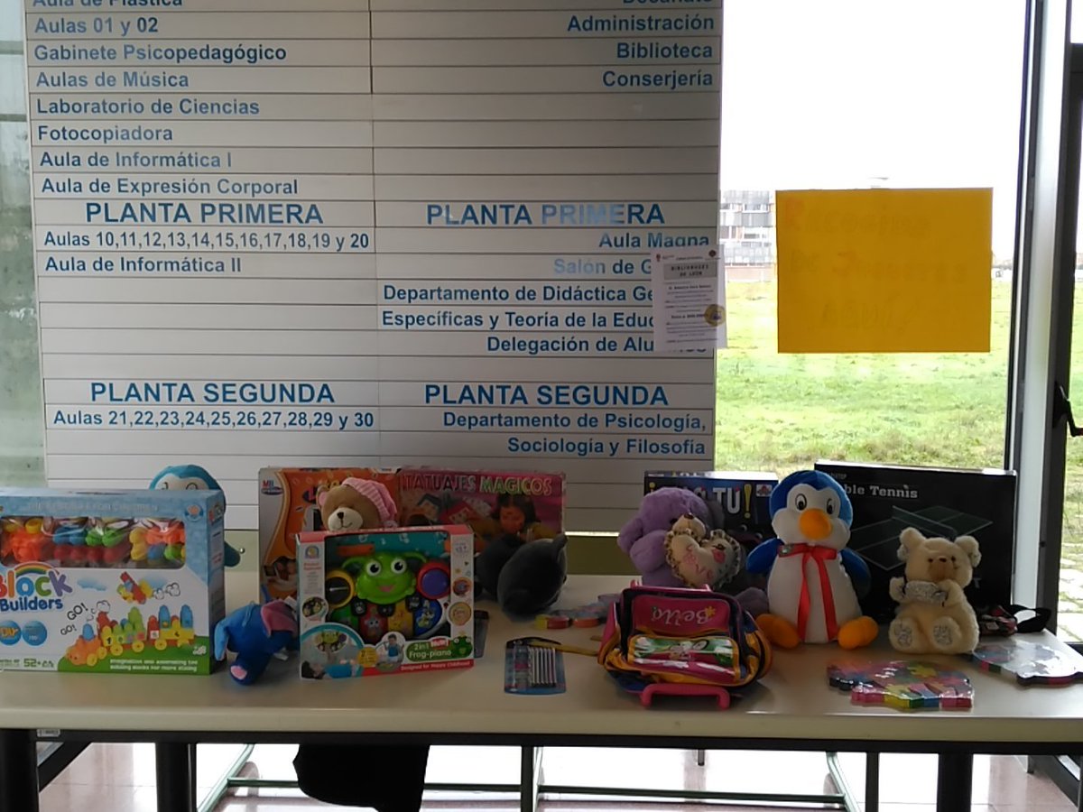 uledae's tweet photo. Nos acaban de dejar una tanda de juguetes para los niños que estas navidades no pueden tener¡Gracias a todos! https://t.co/R9AYjSMpZA