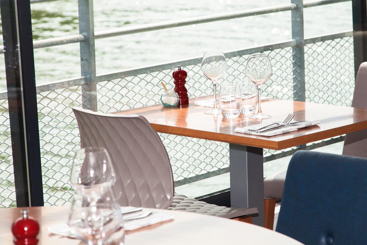 penichelebalane's tweet image. Envie d'une #pauserepas sur les flots à @Besançon #dejeuner #restaurant #quairivotte #restobateau #manger #midi #bon