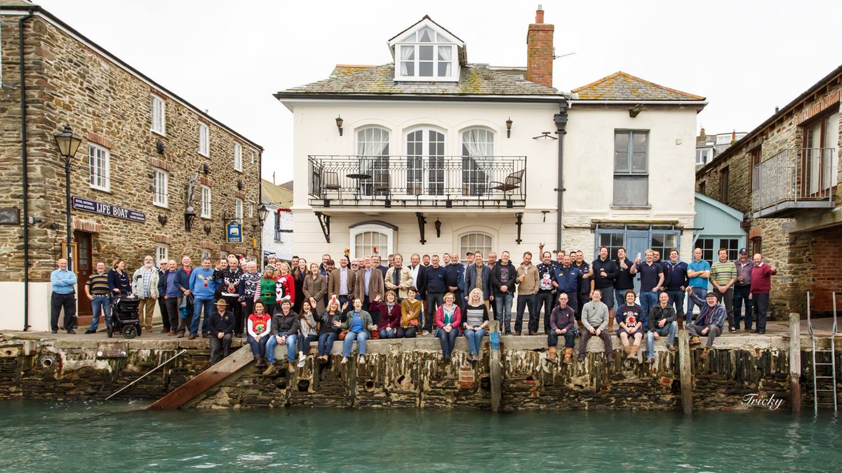 salcombedairy's tweet photo. #HappyChristmas from #IslandStreet #Salcombe https://t.co/v0fTp2AlNq