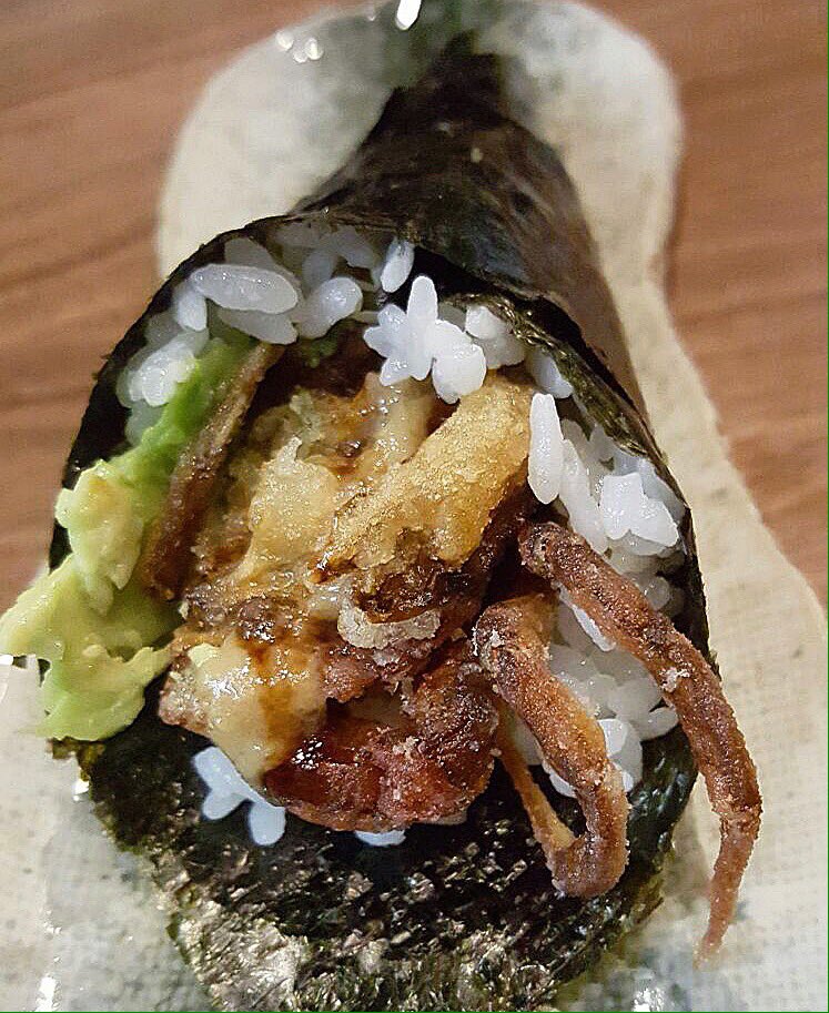 carlo_spinelli's tweet photo. Little fried crab #temaki at #Wickys in #Milano!! Great food work.. #foodporn #Italy #japanway https://t.co/rjfwlemOtc