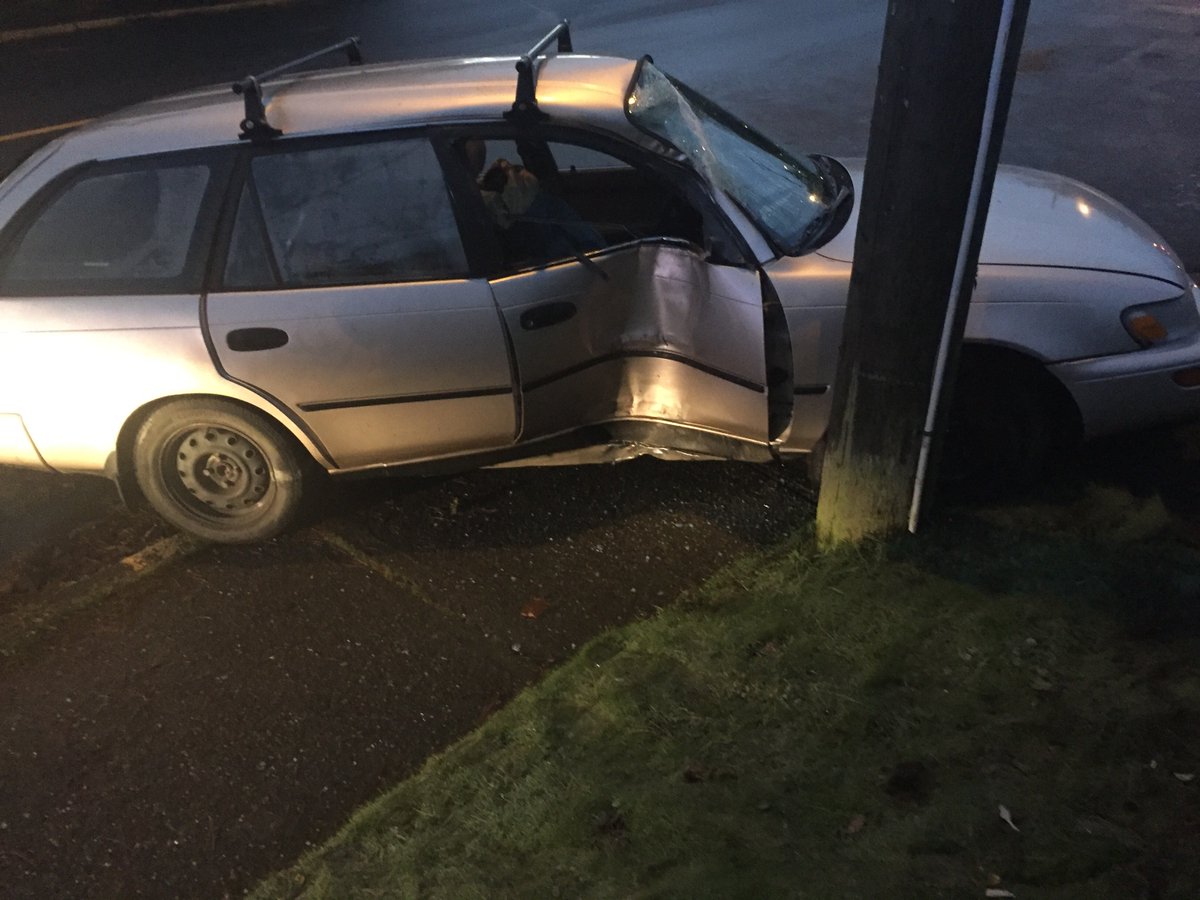 Came across this collision this morning. It is icy, please take your time when driving #yyjtraffic