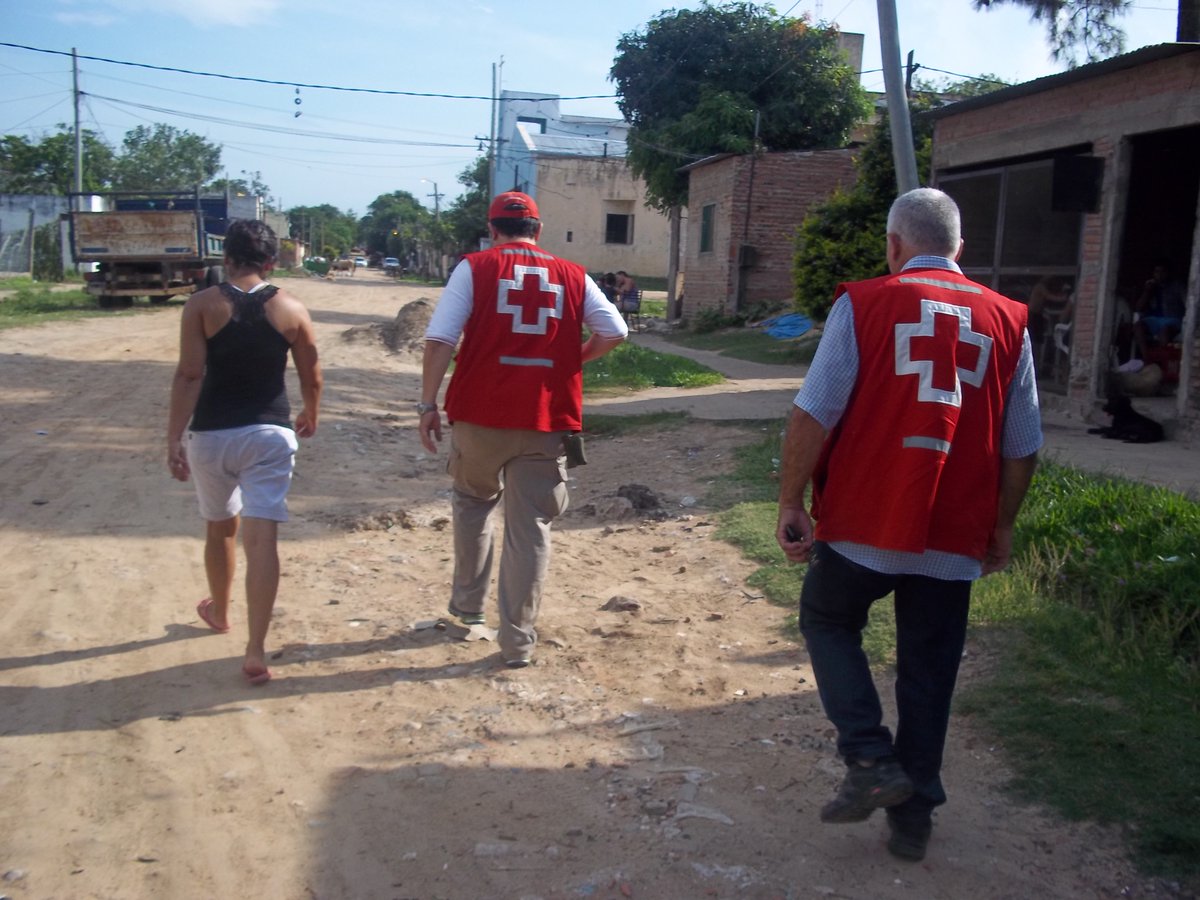 CruzRojaArg's tweet photo. Monitoreo y Apoyo Psicosocial a personas afectadas por las crecidas en el norte del país. #ElNiño #NoEstánSolos https://t.co/2LHxvPV0G0