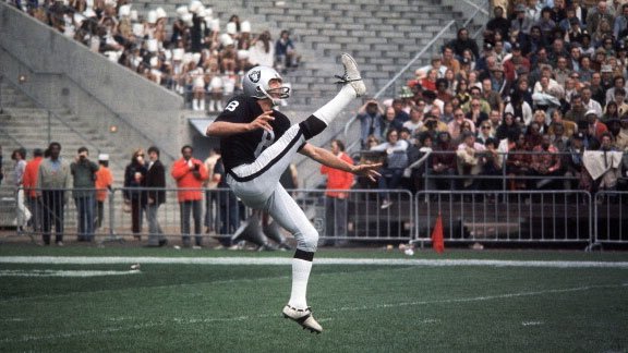 Happy birthday to Hall of Fame punter Ray Guy. 