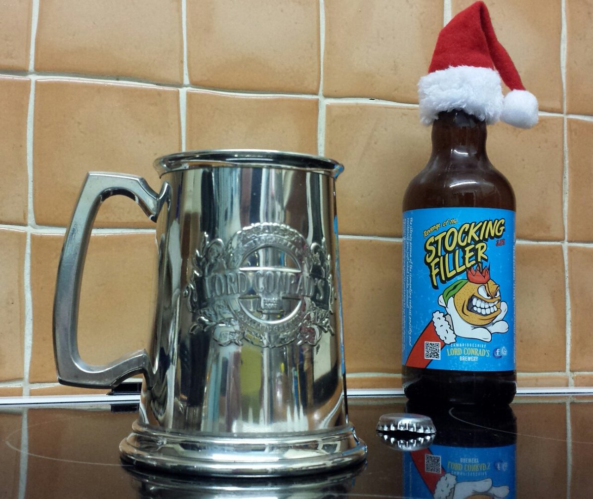 moneight's tweet photo. #nowdrinking 👍 #TopBrewsTues @imdrinkingnow @GoodBeerTweet @Beersies #santahatbeer 🎅🍻 https://t.co/5GhzPlTORy
