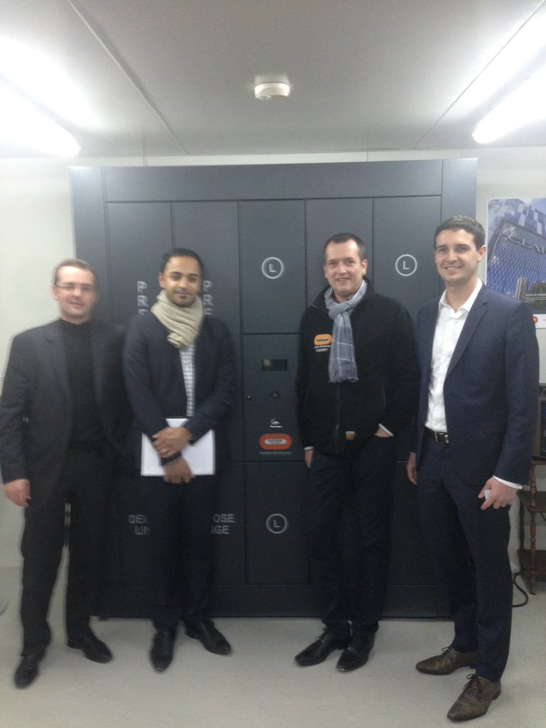 MyColisBox's tweet photo. Mise en service de la #colisbox à P17 O1-O3 Batignolles avec notre client @Bouygues_C @ndecayeux https://t.co/2KT1JSJRhP