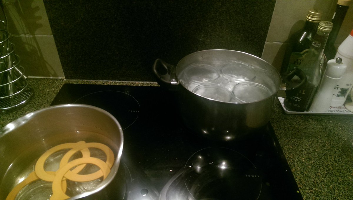 Chris' Chunky Xmas Picallili phase 3, sterilising the jars