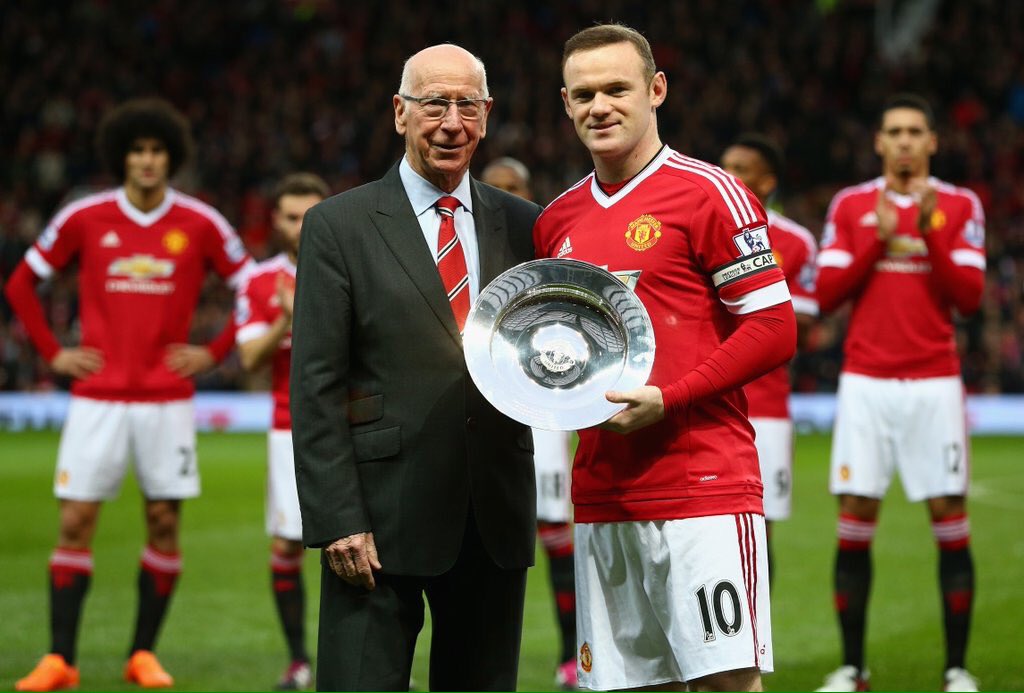 ManUtd_Es's tweet photo. Lista de jugadores a la cual se unió @WayneRooney al disputar su partido 500 con el #mufc https://t.co/oQz4oFdhPb https://t.co/CLA9zUnUDB