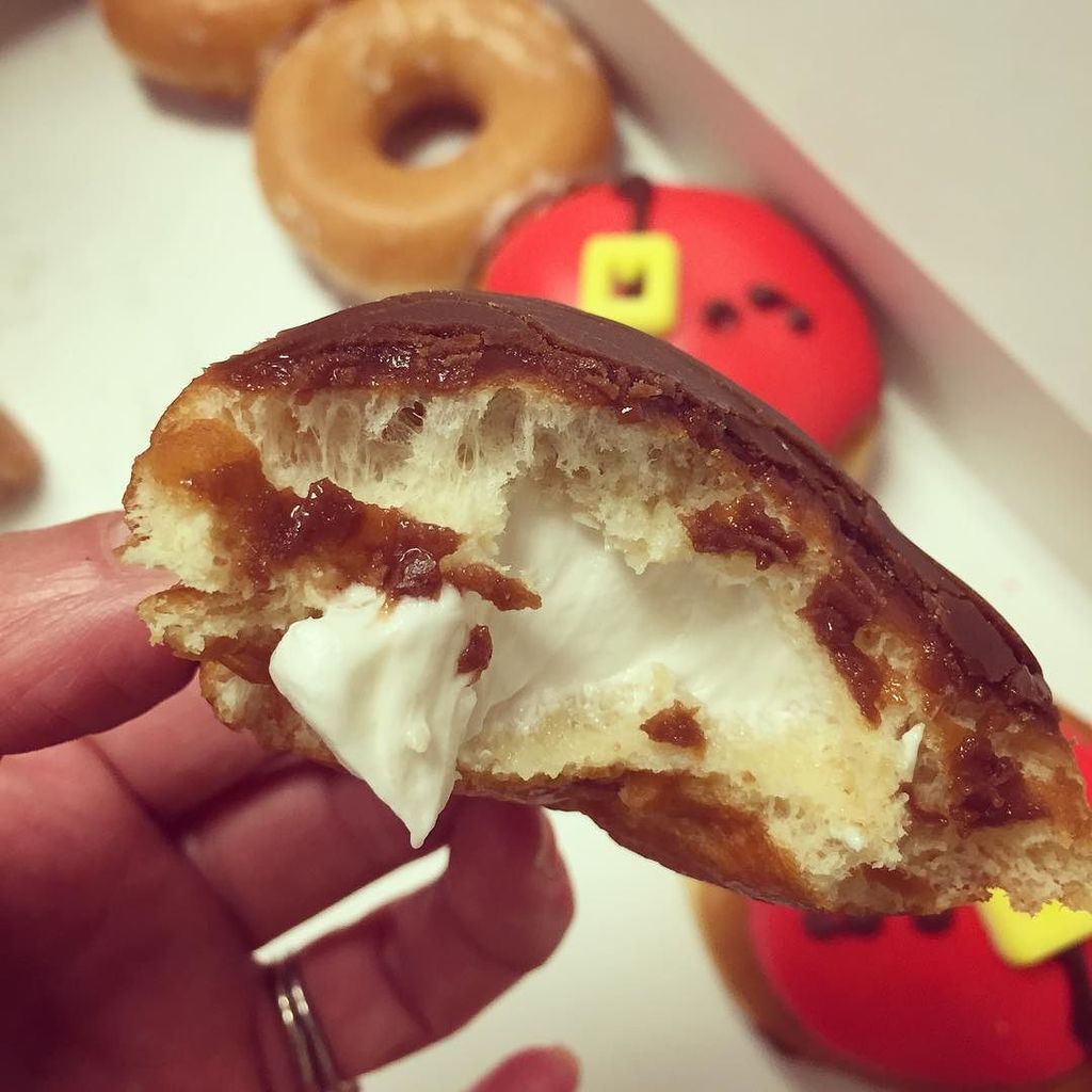 CharityJen's tweet photo. Diet? Who said anything about a diet?! #KrispyKreme is #MyCryptonite #ItsTheHolidays https://t.co/KksmNQGObU