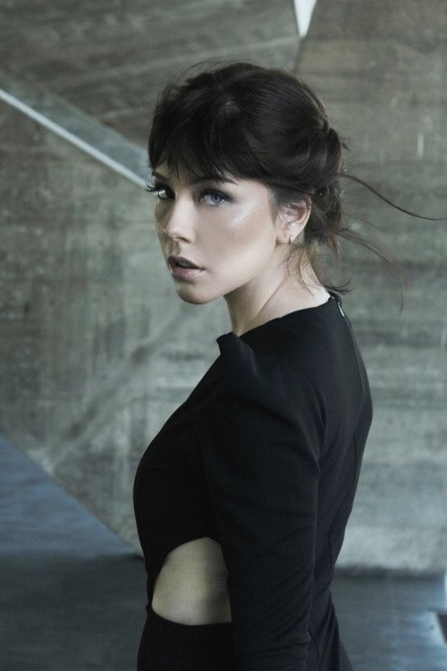 saçlarım uzun siyah ve benim gençliğim ah özledim