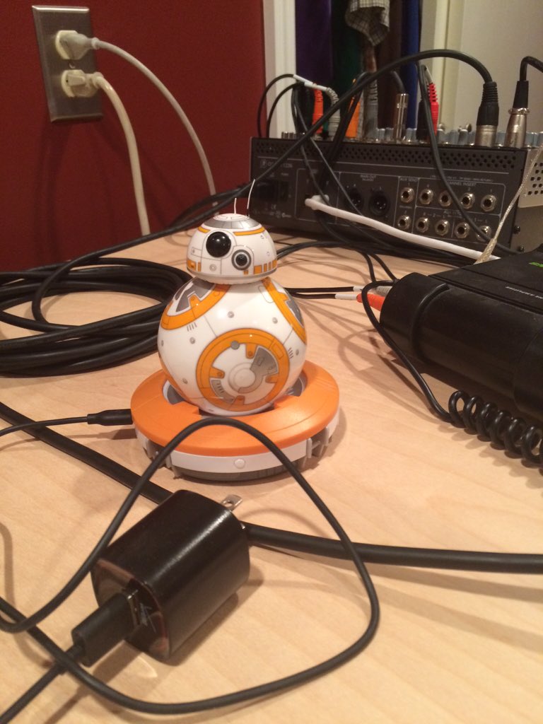 cb_seduction's tweet image. Did a great Star Wars #theforceawakens review with Mike from @MastersOfNone. It'll be up shortly! 👍🏻