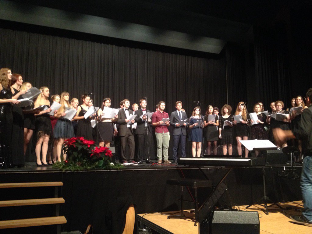 ManuelErdin's tweet photo. Maturfeier 2015! https://t.co/rpQ9F9nnZn