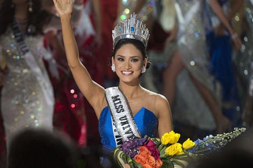 BluRadioCo's tweet photo. ¿Amor presidencial? Esta sería la razón del triunfo de Filipinas en Miss Universo ----> https://t.co/Zm0fMlMJY5 https://t.co/F5rptE83TA