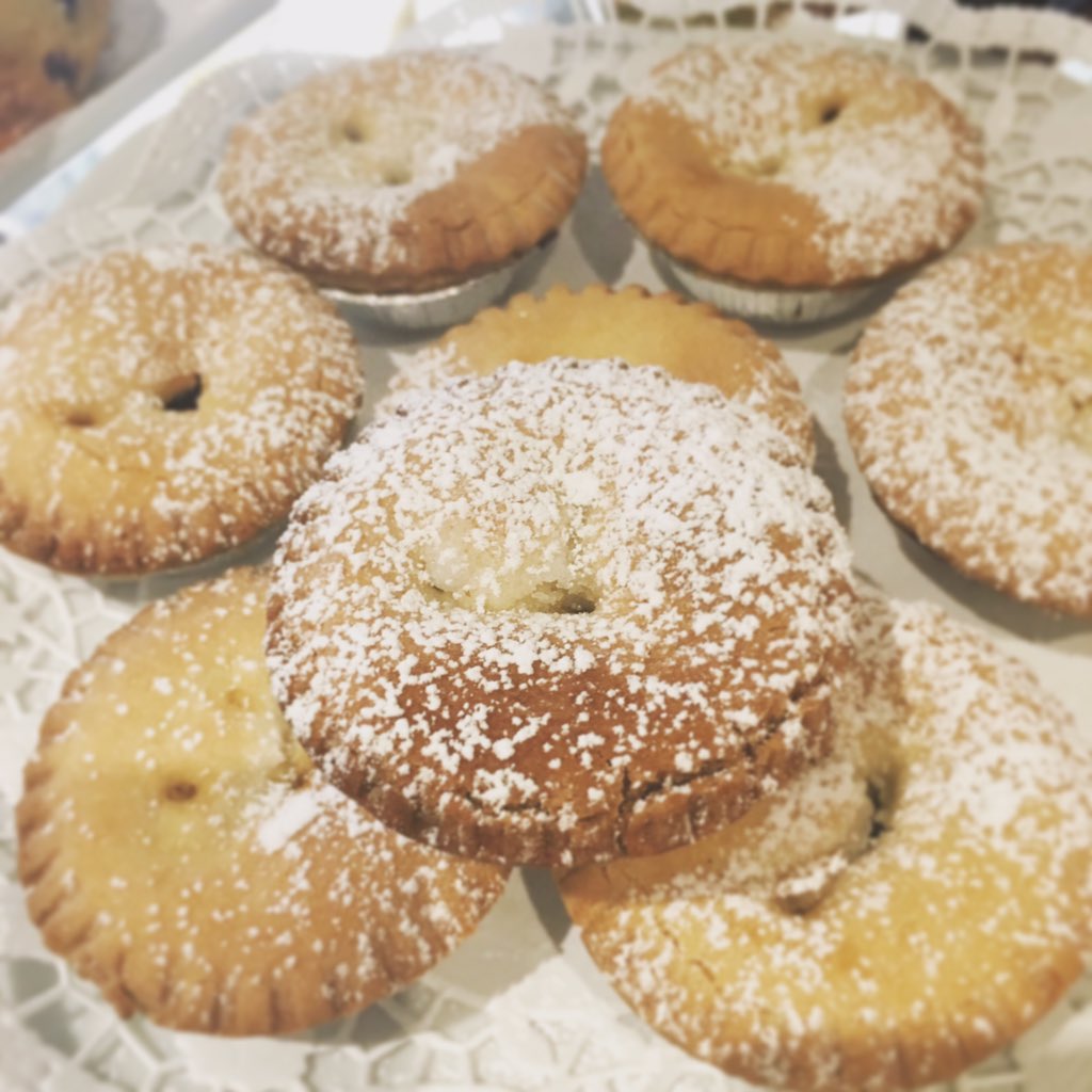 Yummy mince pies!!! Starting to feel very festive in here 😍 #buonnatale  #bellaitalialimerick #3daystillchristmas