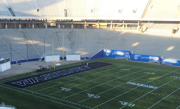 BFIEvents's tweet photo. #HODBowl Both teams have arrived in Dallas, field is being prepared for Saturday's game at Cotton Bowl Stadium https://t.co/U5dz1lrxYB