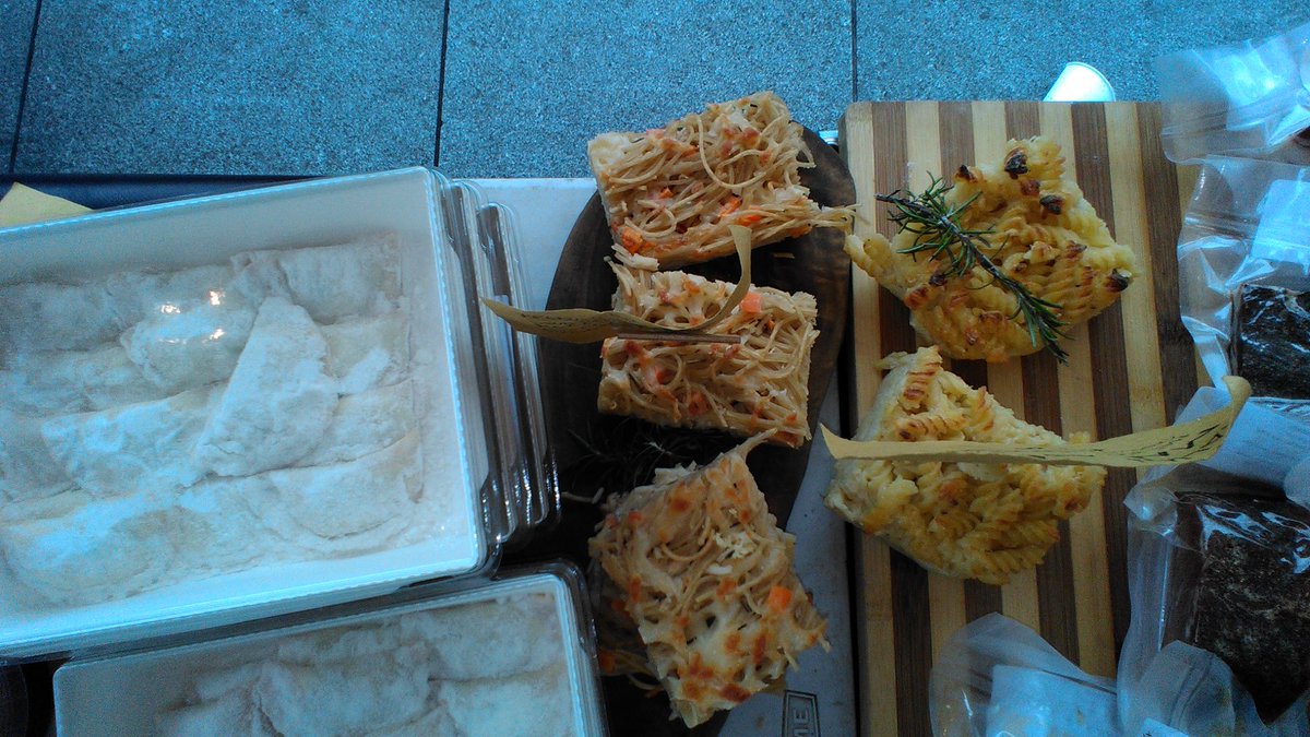 Capocacciafinef's tweet photo. #HappeningNow @RealFoodFest #handmade #pasta #spaghetticake #Sardinian #cheese & #salami with @pastificiomansi https://t.co/YLer0nhNPm