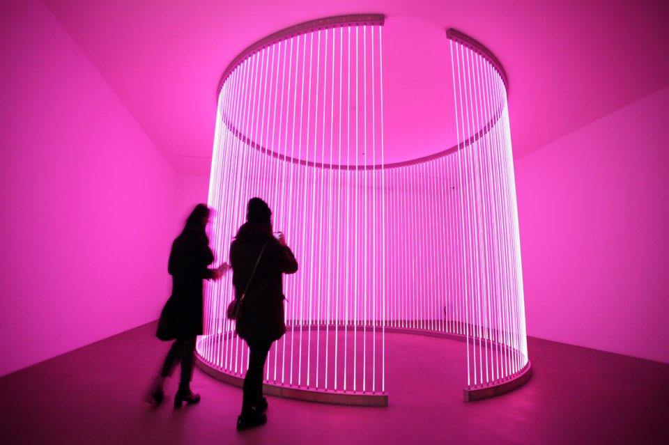 #디뮤지엄 at 한남동

빛으로 깨어난 공간
나를 비추는 시간
Light inside me.

디뮤지엄 개관 특별전

Erwin Redl, Line Fade, 2009