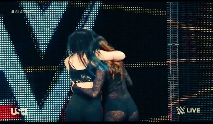 NikkiAndBrie's tweet photo. Taking a moment of reflection 🙏 #SlammyAwards #DivaOfTheYear https://t.co/TOn54lMQZI