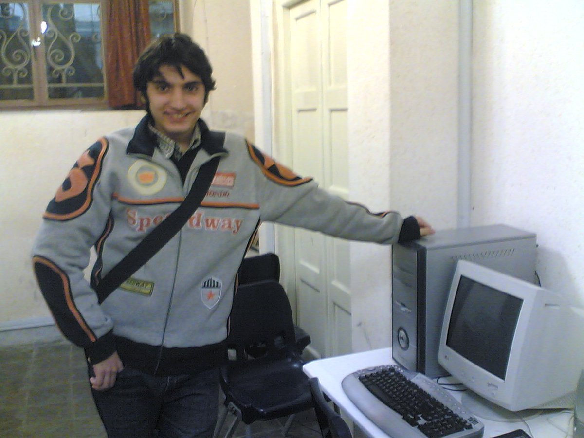 ObalitB's tweet image. I learned programming by this pc about 9 years ago in 2006.

#ComputerProgramming #VisualBasic6 #Programmer