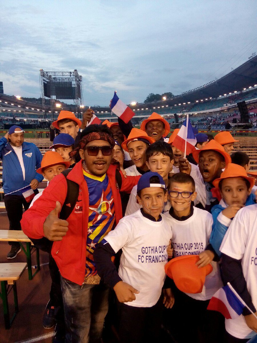 Situasi digothia cup...hanya dg bahasa sepak bola..semua bissa mmbaur.#
#