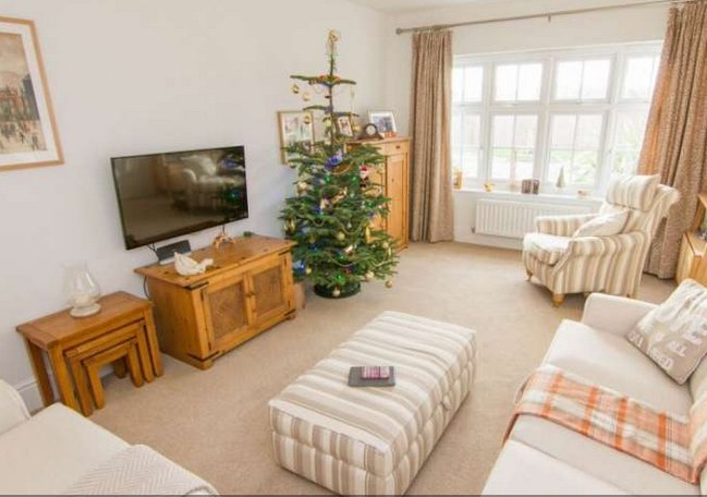 Move straight into this immaculate 4bed Stratford family home at Monbank, Newport - £249,950 changes.wales/property?ref=P…