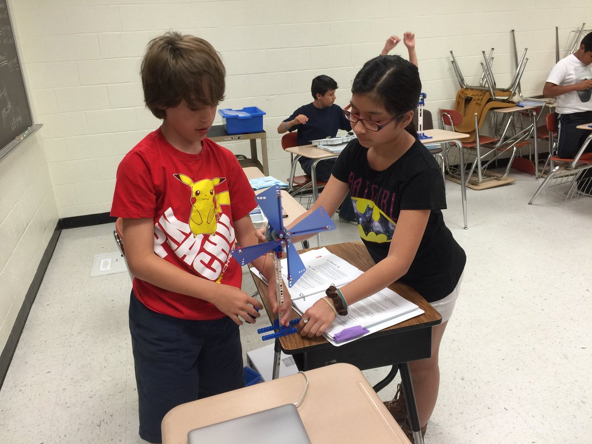 RGVSylvan's tweet photo. Look how #engaged these kids in the #rgv are! #SylvanSTEM #robotics #engineering #MathEDGE #coding #tutoring https://t.co/3yVoIQJuTs