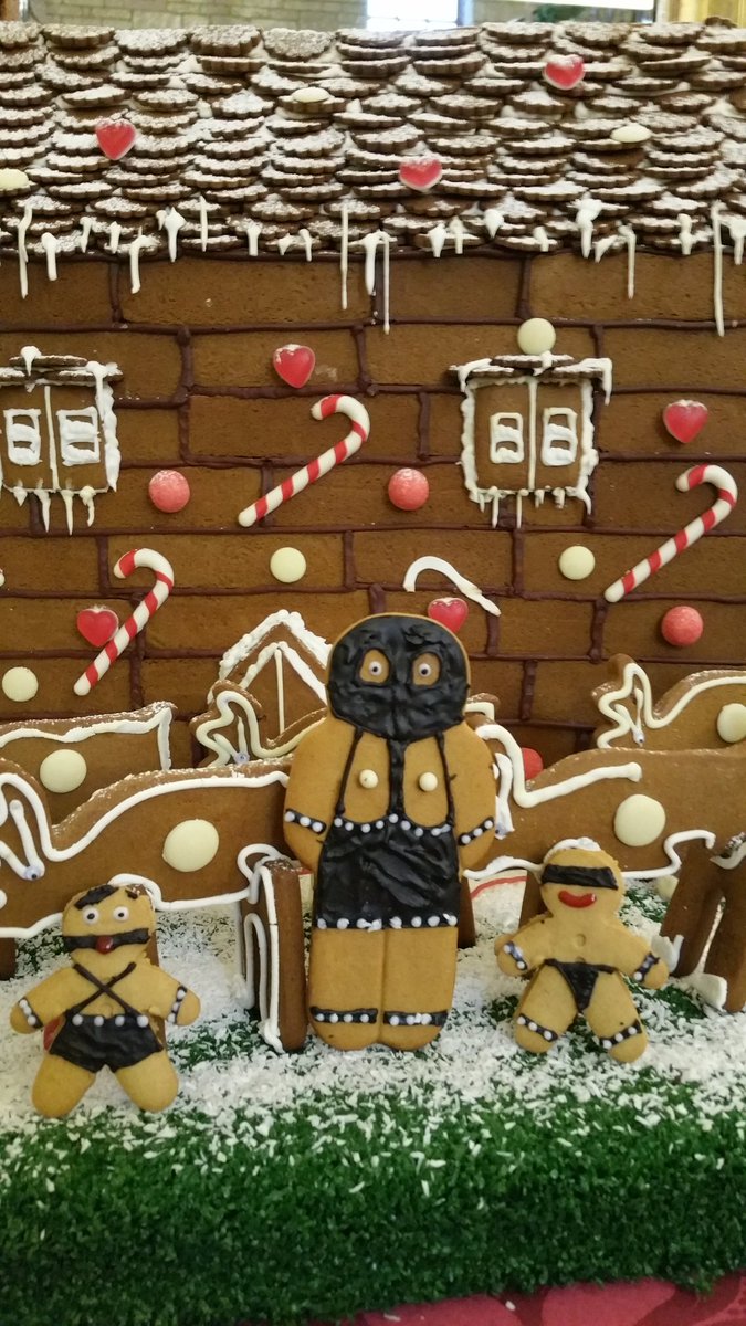 MichaelWignall_'s tweet photo. @Tangerine_PR #TangerbreadMan Gingerbreadgimps Merry Christmas https://t.co/7ja294ZAZT