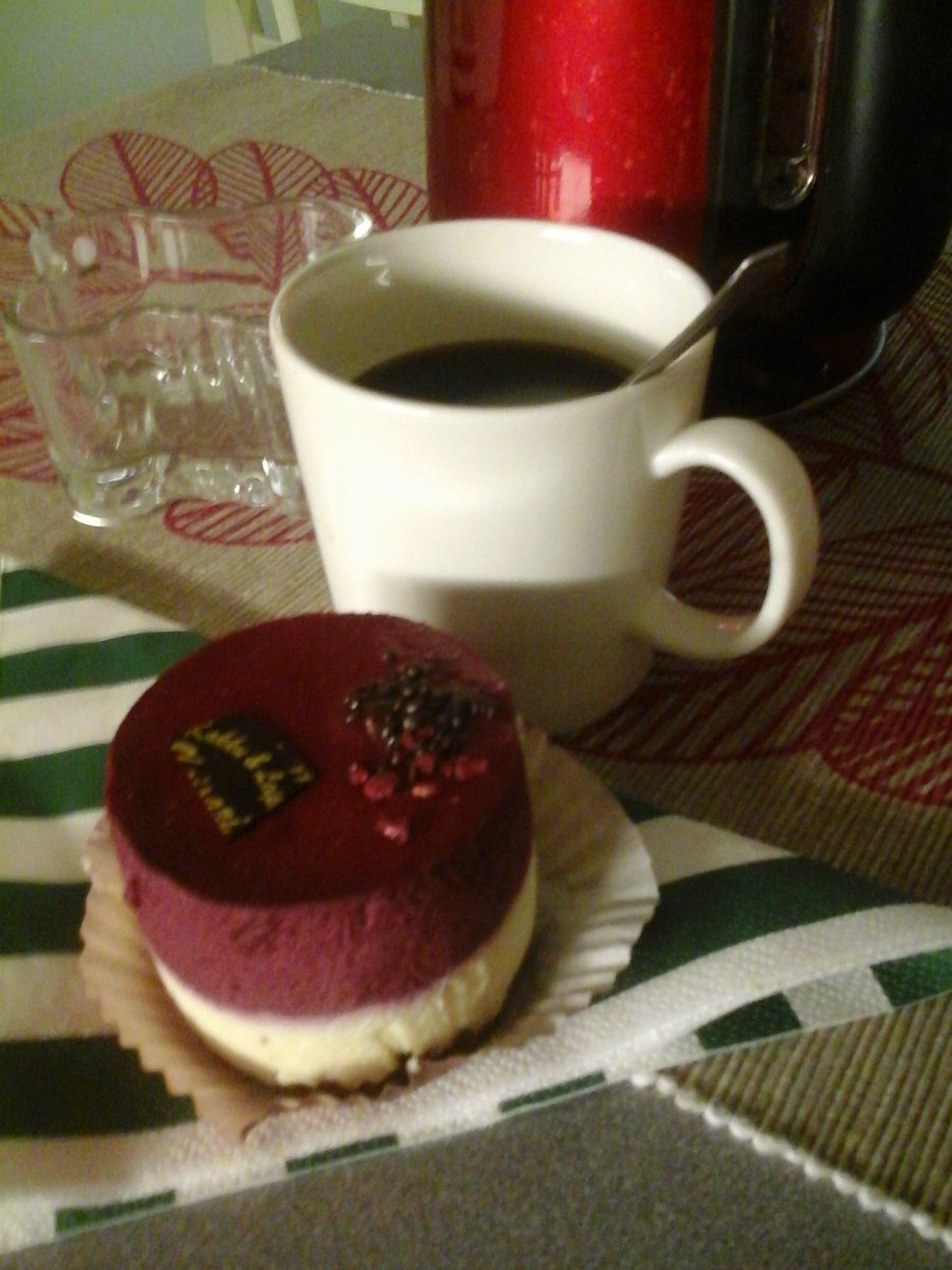 MaipuMaire's tweet photo. KupponenKAFFEA #teille☕#viimepuuhat🌷👋@Raunileena @TiinaAiraksinen @EijaMaritta @puutarhakeidas @IrmeliKaija @eijaah https://t.co/2atBbCbyID