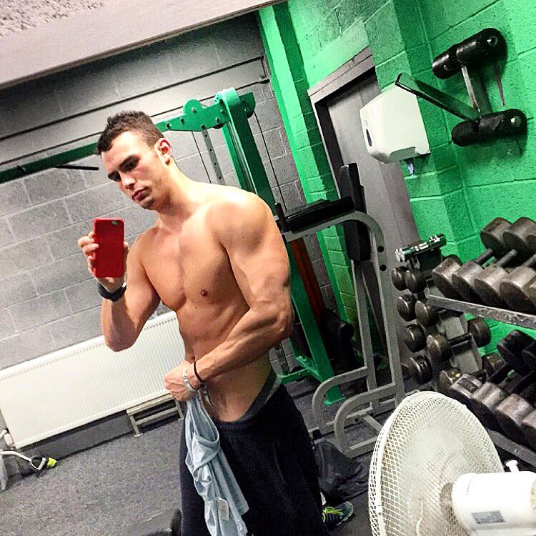 richardc245's tweet photo. Can't wait for the new year :) #sportswear #fitfam #SkinnyChimp #gains #WheyheyChristmasCountdown #TrainLikeAMachine https://t.co/XjRL7JRmEh