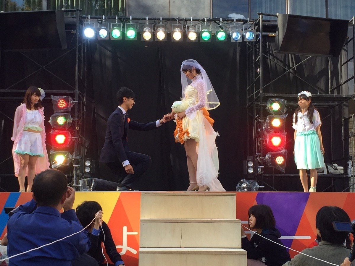 misstodai_5's tweet photo. 東大みかん愛好会( @mikanclub1139  )さんからみかんを一箱いただきました！

とっても美味しく食べています。ありがとうございます。

みかん×ファッションショー懐かしいなな🍊🍊 https://t.co/M0tbJmT3NI