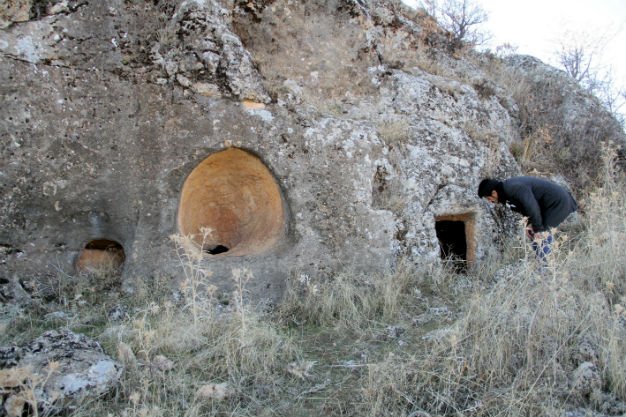 Rock tombs of Elazığ to serve tourism bit.ly/1QEBdhi
