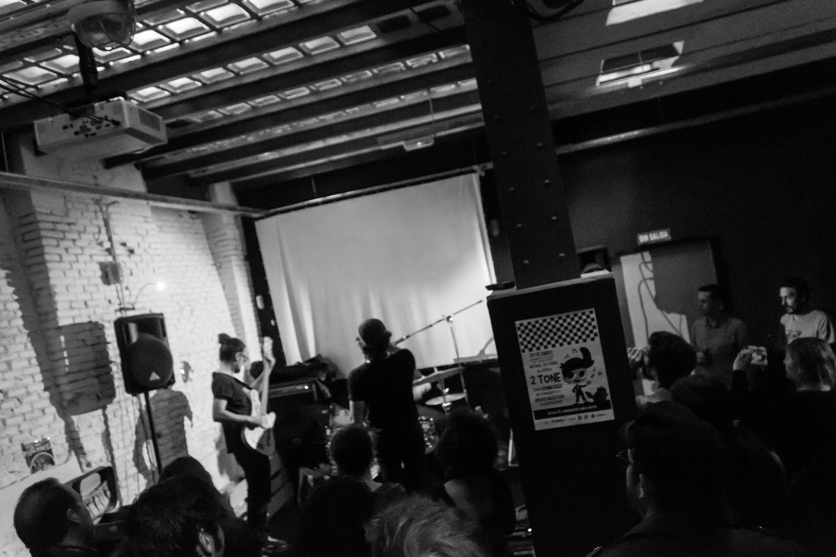 Aquí unas fotos en <a href="/DeliaRecords/">Delia Records</a>! Gracias a todos. Sesión completa en: facebook.com/media/set/?set…