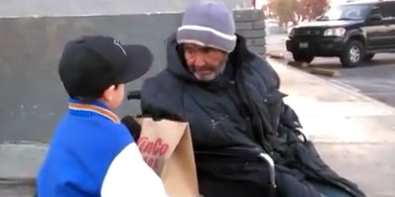 6-year-old California boy decided to give up his Christmas presents to help the homeless peoplem.ag/cvHDFgt
