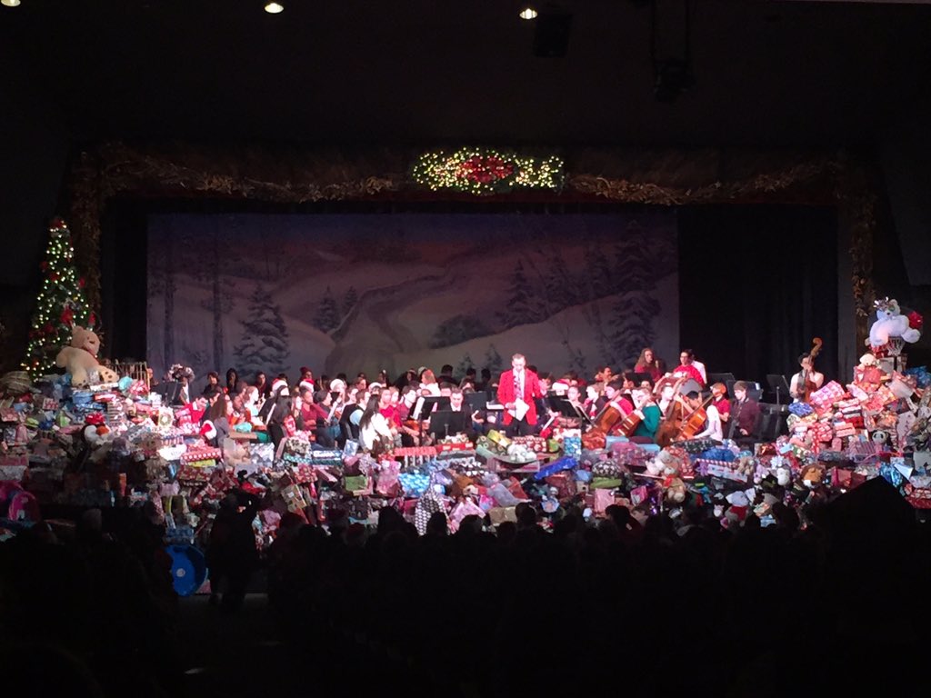 MrLongWHS's tweet photo. Proud of the WHS students and staff again today. What a day! #studentsanta #onewaltham #proudhawk https://t.co/5eByQiFDMd