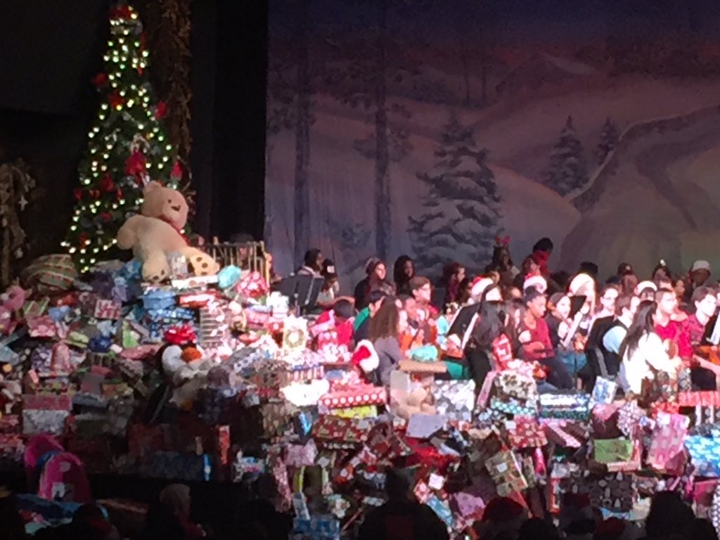 MrLongWHS's tweet photo. Proud of the WHS students and staff again today. What a day! #studentsanta #onewaltham #proudhawk https://t.co/5eByQiFDMd