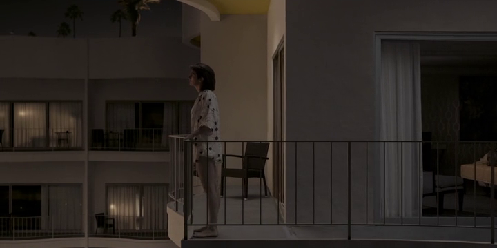 'Transparent' es demasiado. Me atrapa, me absorbe, me fascina. Y qué música, qué ambientes... Qué 2ª temporada...