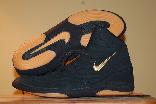 nike oes wrestling shoes