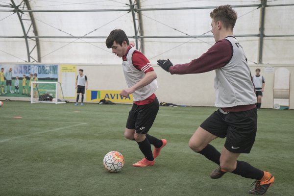 NorwichCityCSF's tweet photo. SHOWCASE DAY | @adamdrury78 &amp; CSF staff have been working closely with U16s at Colney today. #developingtalent https://t.co/Kj3lI8iqPc