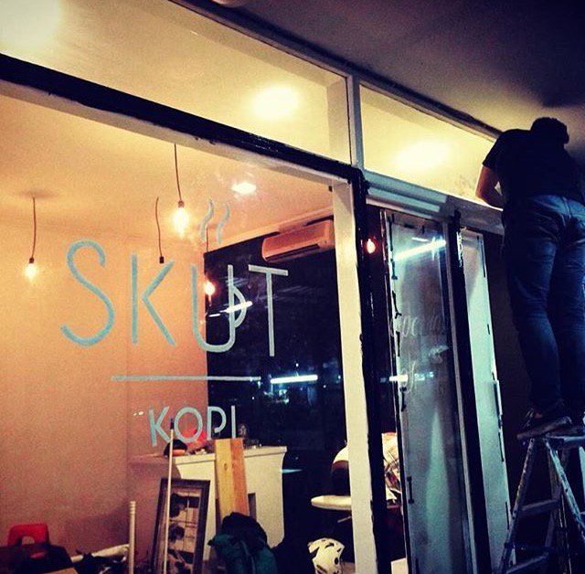 edhowch's tweet photo. RT @SkutKopi: Preparing our store https://t.co/n3Qv315e6B
cc: @basaww @juzvienda