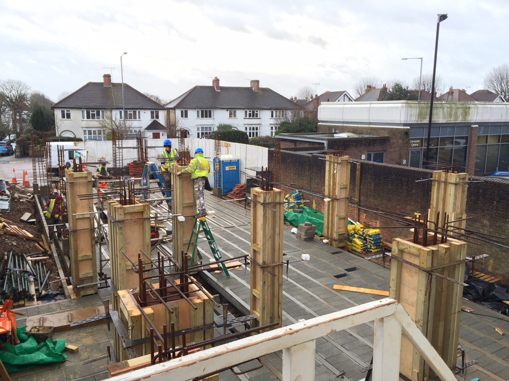 MilanBuilders's tweet photo. Column casings up and ready for concrete tomorrow morn! #construction #brighton #formwork #concrete #MegaWeekWin https://t.co/2FxaRwqZZ2