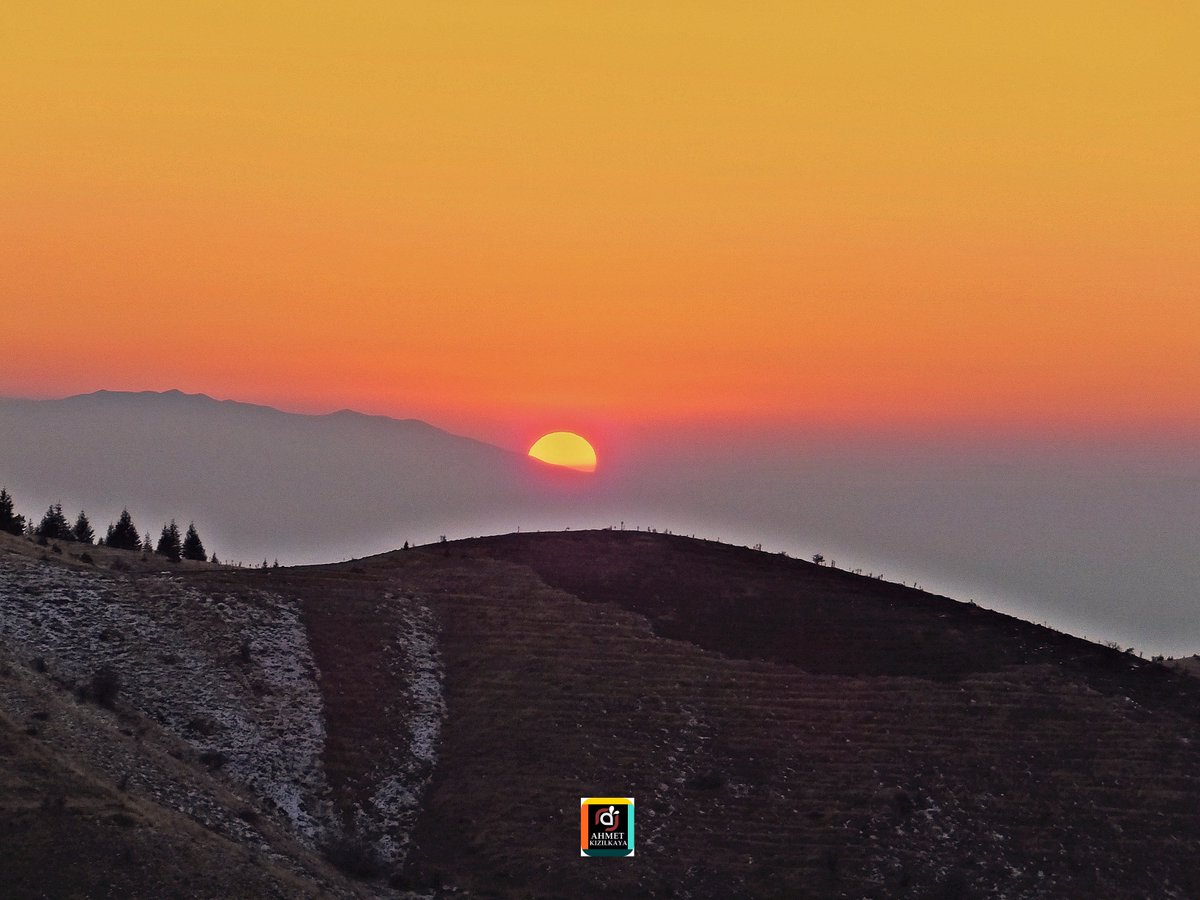 #Objektifingördediği
ELAZIĞ DAĞLARINDA PUSLU AKŞAM / SUNSET IN THE MOUNTAINS - TURKEY
(Aralık 2015) (full screen)
