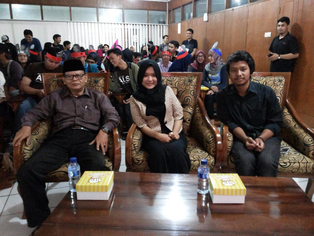 jecunsoed's tweet photo. Special thanks to our beloved Founding Father of JEC, Mr. Isplancius who attend the final day of the 12th LFEDC. https://t.co/OnTbRtPV6L
