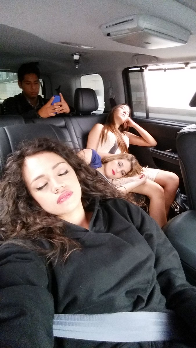 mayra_goni's tweet photo. @mayra_goni @alefuller @FlaaLaos #VBQ #muertas aprovechando el tráfico para descansar :) https://t.co/mKAxZ2xBbf