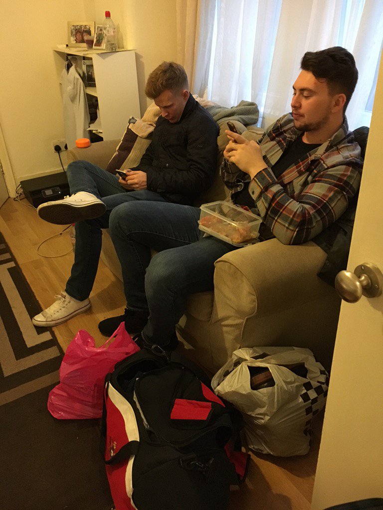 MikeFarnham12's tweet photo. Boys having a quick tinder swipe before night in London @barrytopper @Adam_Scanlon https://t.co/TJLhLGzwEr